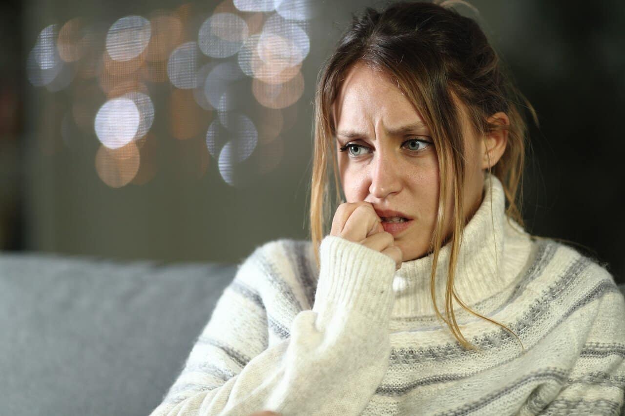 Woman in a sweater | Anxiety therapist | Anxiety treatment in San Diego | Anxiety treatment in Los Angeles | Therapy for Stress in California | Anxiety Treatment in California | Orange County 92806 | San Francisco 94188