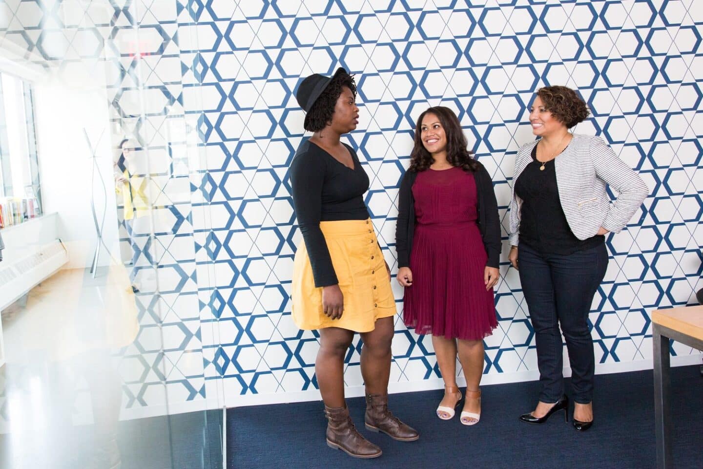 group of friends | body image therapy in California | body image issues | online therapy | signs of low self esteem | Self esteem therapy | Sacramento 95660 | San Jose 95110 | San Diego 92154